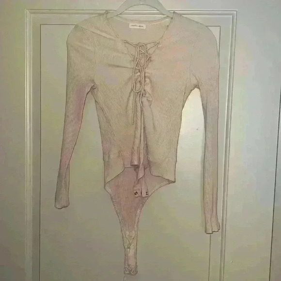 Boutique nude lace up bodysuit - Picture 2 of 3